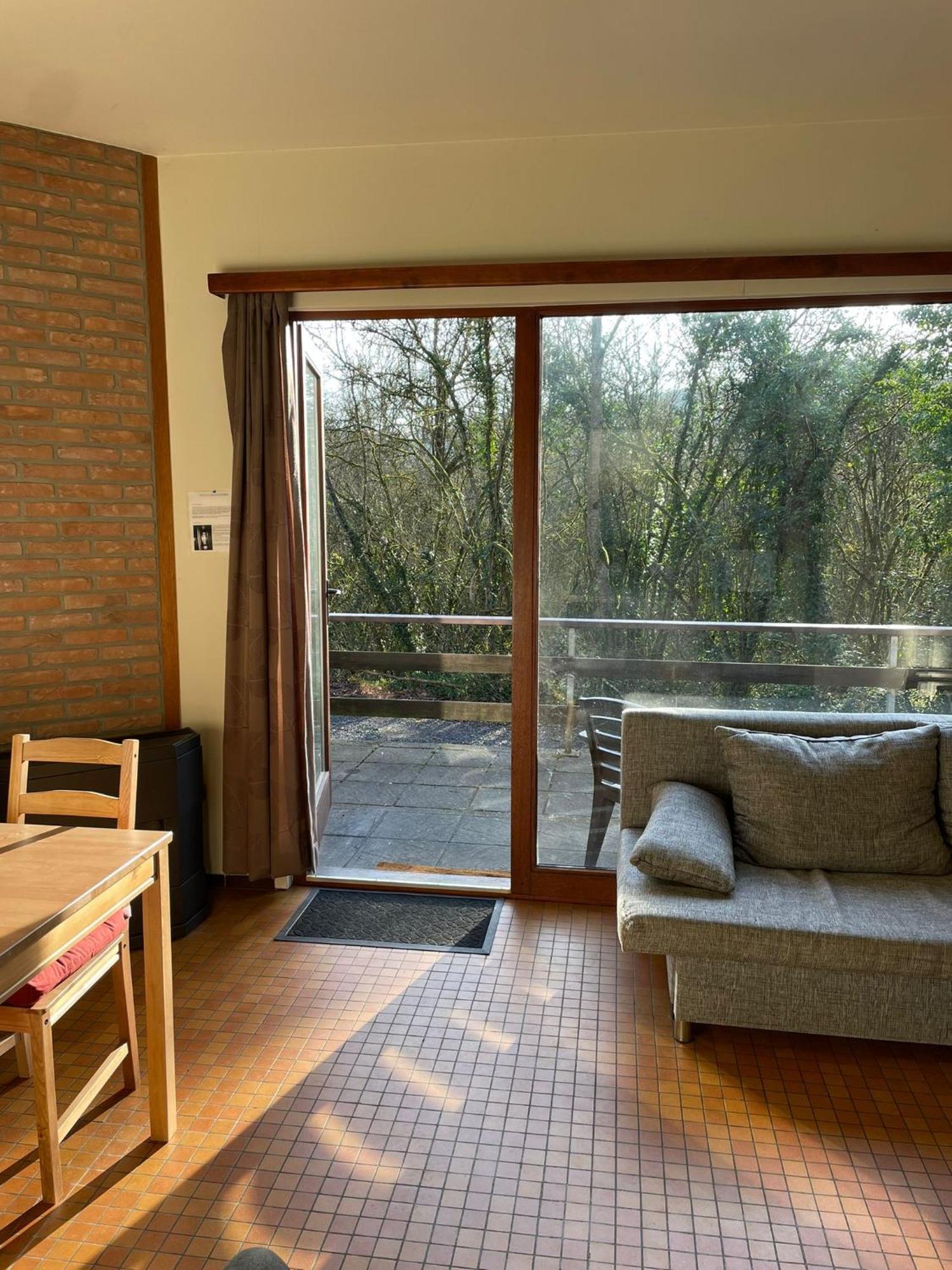 Mooie Bungalow In De Prachtige Natuur Hastiere-par-dela Dış mekan fotoğraf